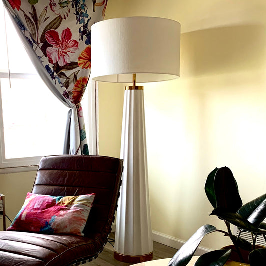 Oversized undulating floor lamp